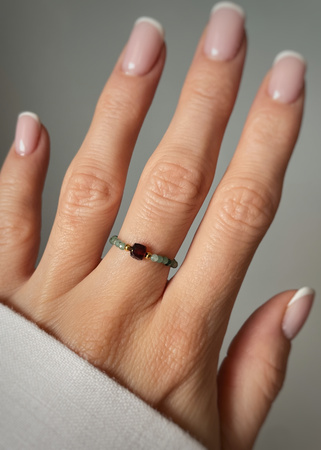 Pierścionek elastyczny szmaragd granat