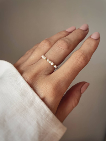 Elastic ring, natural stones, white shell