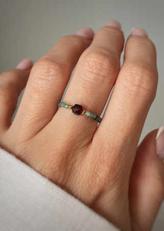 Pierścionek elastyczny szmaragd granat