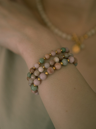 Bransoletka na gumce z Jadeitów