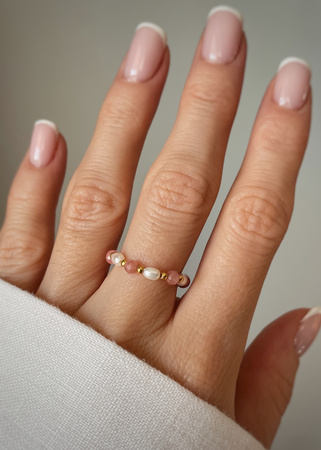 Pierścionek elastyczny rodochrozyt perła naturalna