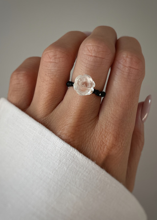 Pierścionek elastyczny czarny turmalin, róża kryształ górski, ochrona i oczyszczenie