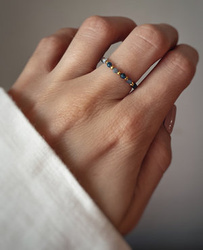 Elastic ring with natural sodalite stones