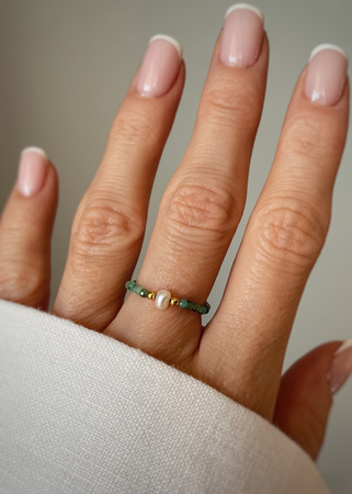 Pierścionek elastyczny szmaragd perła naturalna