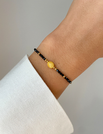 Bransoletka na nici z czarnym turmalinem i bursztynem mlecznym