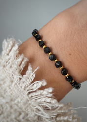 Bracelet on an elastic band with khaki cubic zirconia and natural pearl