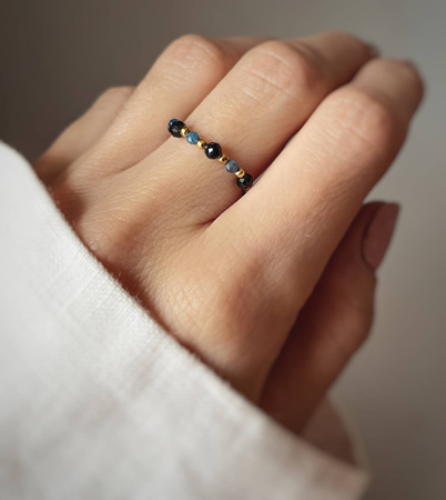 Pierścionek elastyczny kamienie naturalne spinel i sodalit