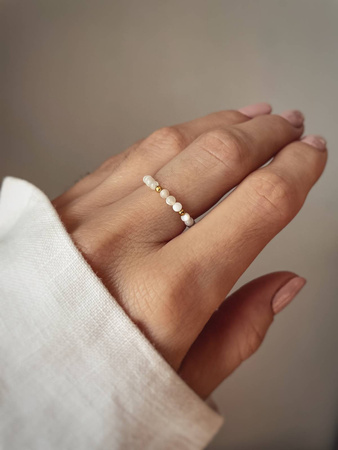 Elastic ring, natural stones, white shell