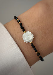 Bransoletka na nici z czarnego turmalinu i róży z masy perłowej, ochrona, dobrobyt, pewność siebie