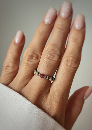 Elastic ring with natural lapis lazuli stones and pearl