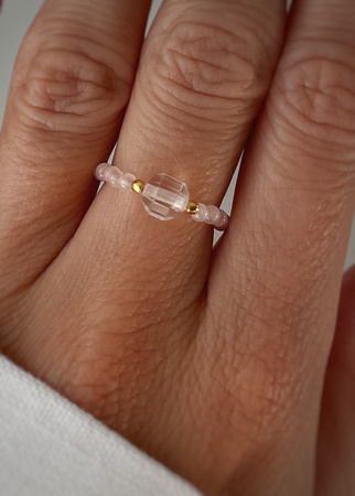 Pierścionek elastyczny kwarc różowy kamień miłości