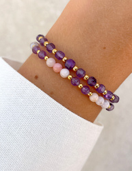 Bracelet on an elastic band with khaki cubic zirconia and natural pearl