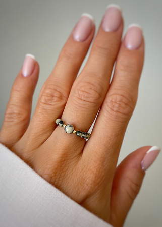 Pierścionek elastyczny kamienie naturalne Jaspis Dalmatyński