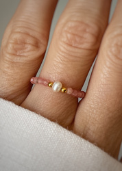 Elastic ring with natural lapis lazuli stones and pearl
