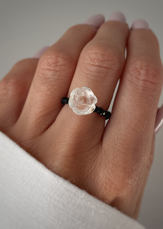 Pierścionek elastyczny czarny turmalin, róża kryształ górski, ochrona i oczyszczenie