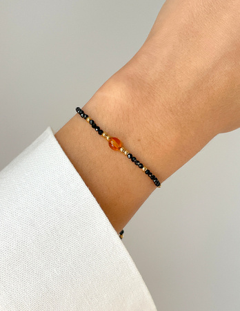 Bransoletka na nici z czarnym turmalinem i bursztynem koniak