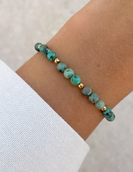 Bracelet on an elastic band with khaki cubic zirconia and natural pearl