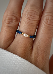 Elastic ring with natural lapis lazuli stones and pearl
