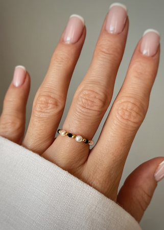 Pierścionek elastyczny czarny turmalin perła naturalna