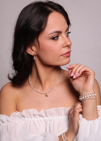 Naszyjnik jadeit mleczno - szary z zawieszką