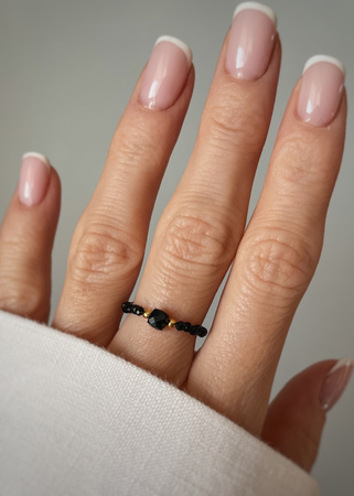 Pierścionek elastyczny czarny turmalin