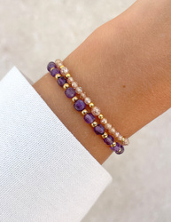 Bracelet on an elastic band with khaki cubic zirconia and natural pearl