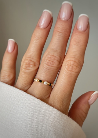 Pierścionek elastyczny czarny turmalin perła naturalna