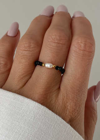 Pierścionek elastyczny czarny turmalin perła naturalna ochrona i dostatek