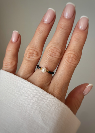 Pierścionek elastyczny spinel z perłą