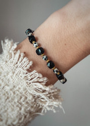 Bracelet on an elastic band with khaki cubic zirconia and natural pearl