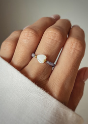 Elastic ring with natural lapis lazuli stones and pearl