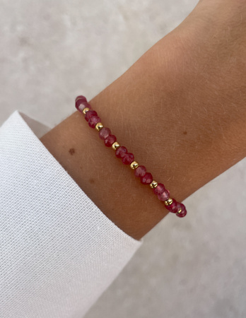 Bransoletka na gumce jadeit truskawkowy - szczęście, pomyślność, spełnienie marzeń