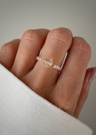 Pierścionek elastyczny kwarc różowy kamień miłości