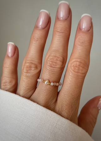 Pierścionek elastyczny opal perła naturalna