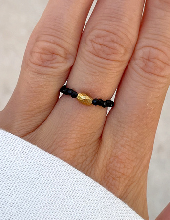 Elastic ring with natural lapis lazuli stones and pearl