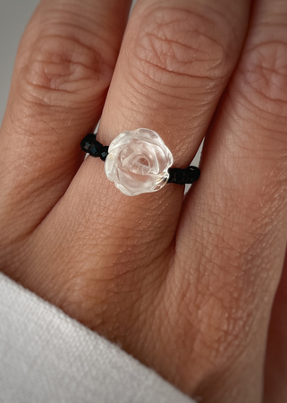 Pierścionek elastyczny czarny turmalin, róża kryształ górski, ochrona i oczyszczenie