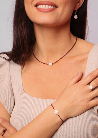 Naszyjnik granat z różą z masy perłowej