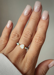 Elastic ring with natural lapis lazuli stones and pearl