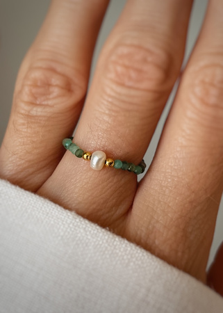 Pierścionek elastyczny szmaragd perła naturalna