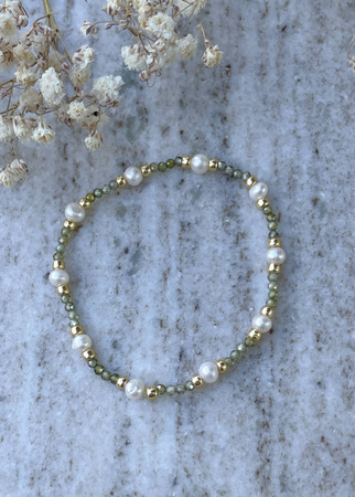 Bransoletka na gumce cyrkonia khaki i perła naturalna