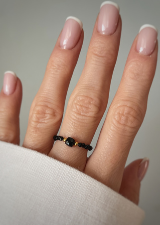 Pierścionek elastyczny czarny turmalin