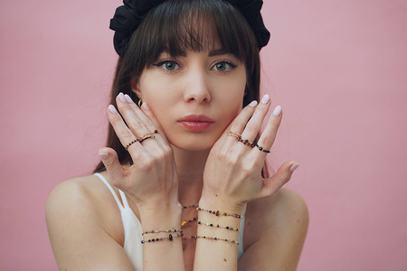 Pierścionek elastyczny kamienie naturalne granat