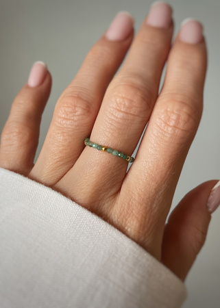 Pierścionek elastyczny szmaragd