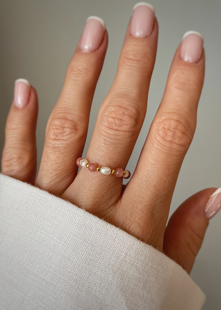 Pierścionek elastyczny rodochrozyt perła naturalna