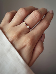 Elastic ring with natural stones, moonstone and garnet
