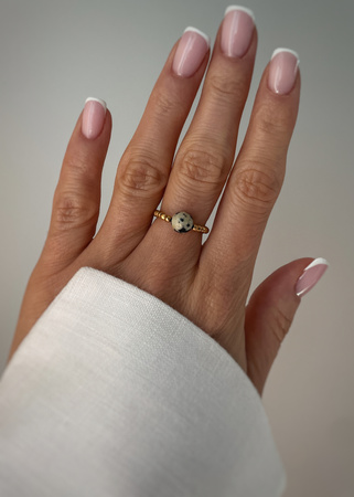 Pierścionek elastyczny hematyt, jaspis dalmatyński - siła, odwaga, ochrona, optymizm, uziemienie