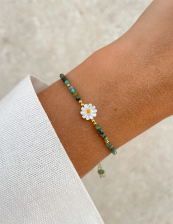 Bransoletka na nici z turkusu z kwiatkiem z masy perłowej  - kreatywność, wyobraźnia, przyjaźń
