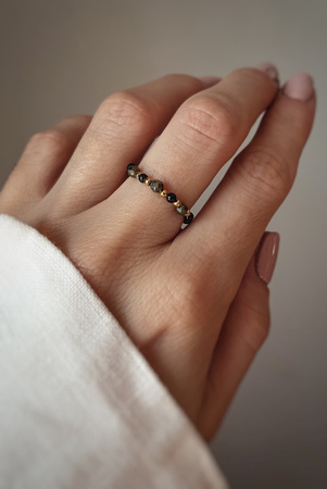 Pierścionek elastyczny kamienie naturalne czarny agat z pirytem