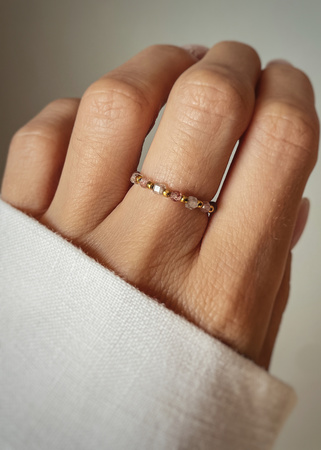 Elastic ring with natural lapis lazuli stones and pearl