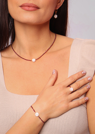 Naszyjnik granat z różą z masy perłowej